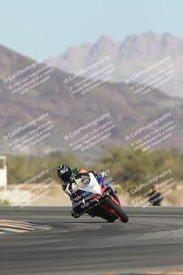 media/Oct-30-2025-Racers Edge (Thu) [[dabbdaf680]]/3-B Group/Session 2 (Turn 14)/